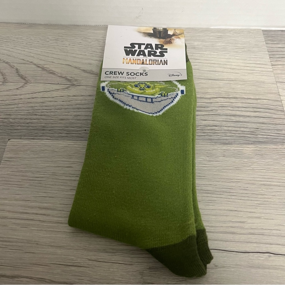 Disney Star Wars Mandalorian Green Baby Yoda Crew Socks